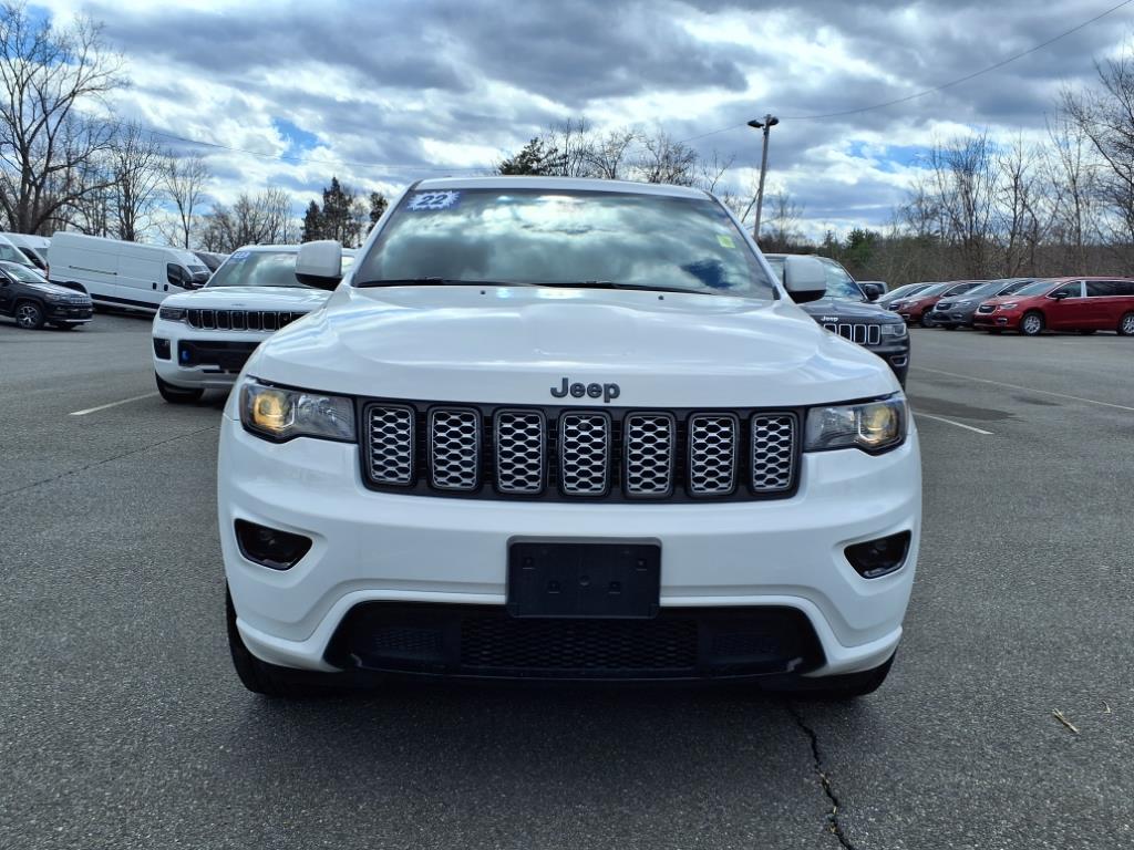 2022 Jeep Grand Cherokee Laredo X photo 2
