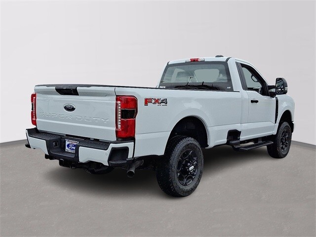 2025 Ford F-350 photo 4