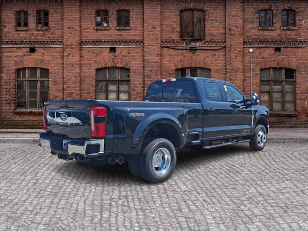 New 2026 Ford F-350 XLT Truck Crew Cab