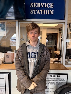 Staff member Carson from ID_c0fcbd