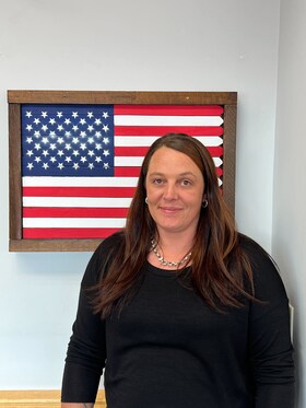 Staff member Zandra from ID_580f8c
