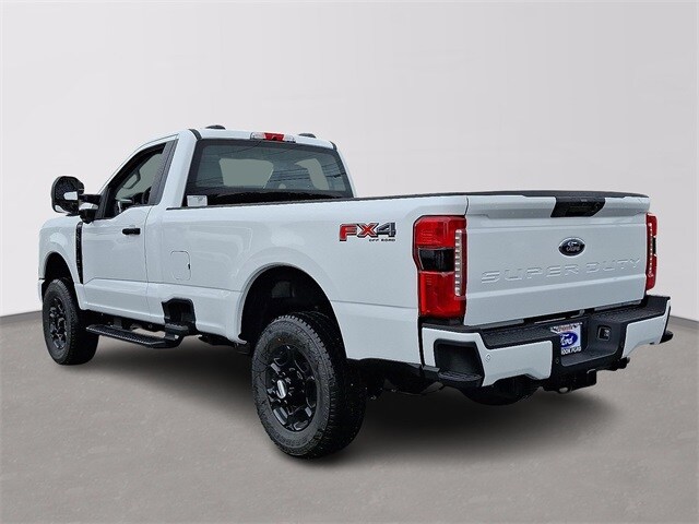 2025 Ford F-350 photo 3