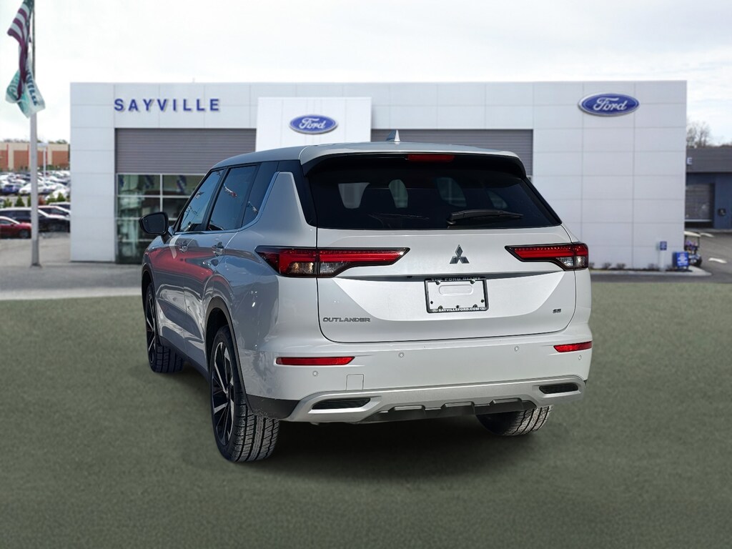 Used 2024 Mitsubishi Outlander SE SUV