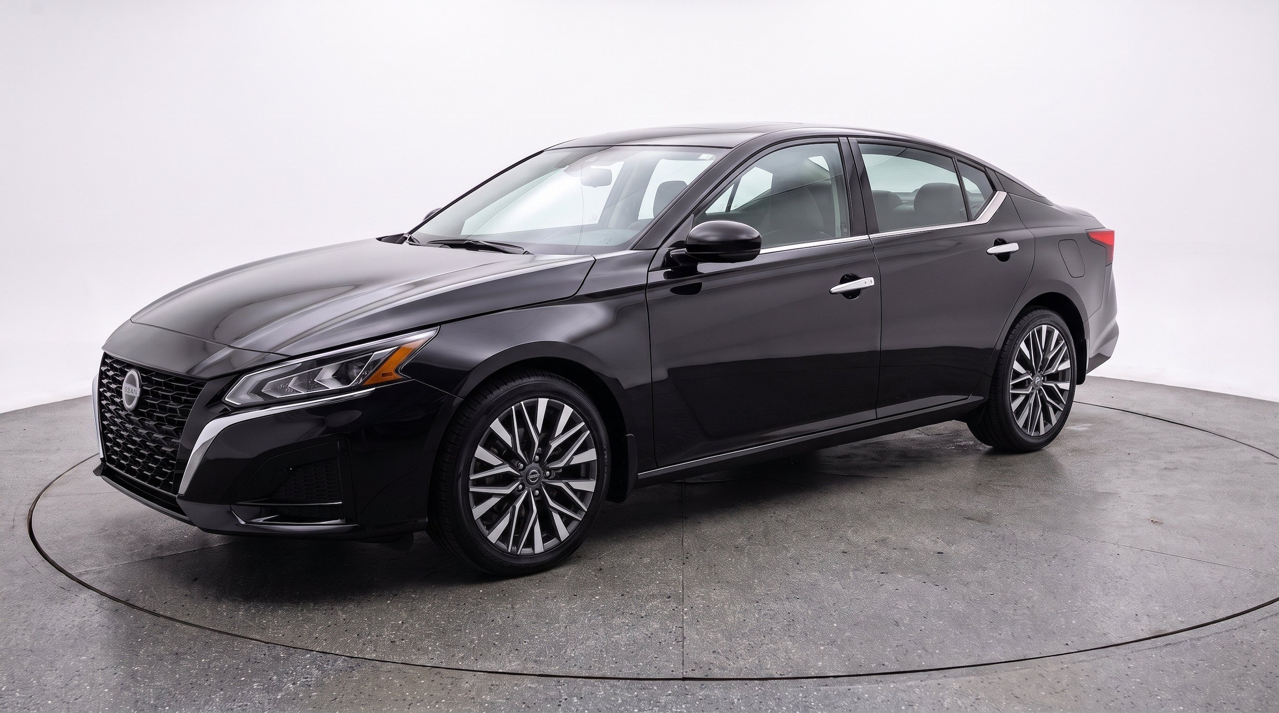 Thumbnail: 2025 Nissan Altima - 3