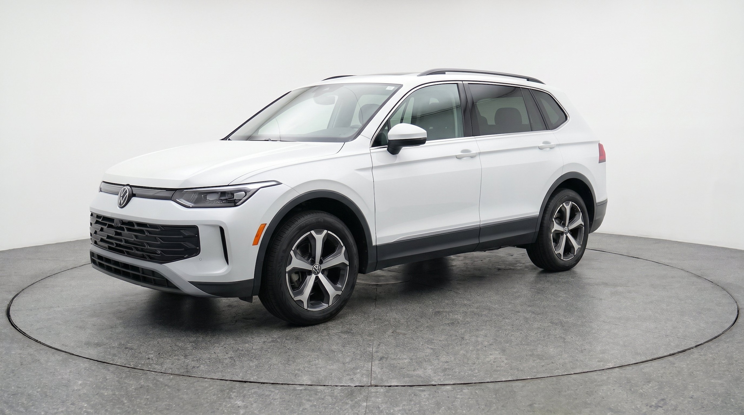 Thumbnail: 2026 Volkswagen Tiguan - 3