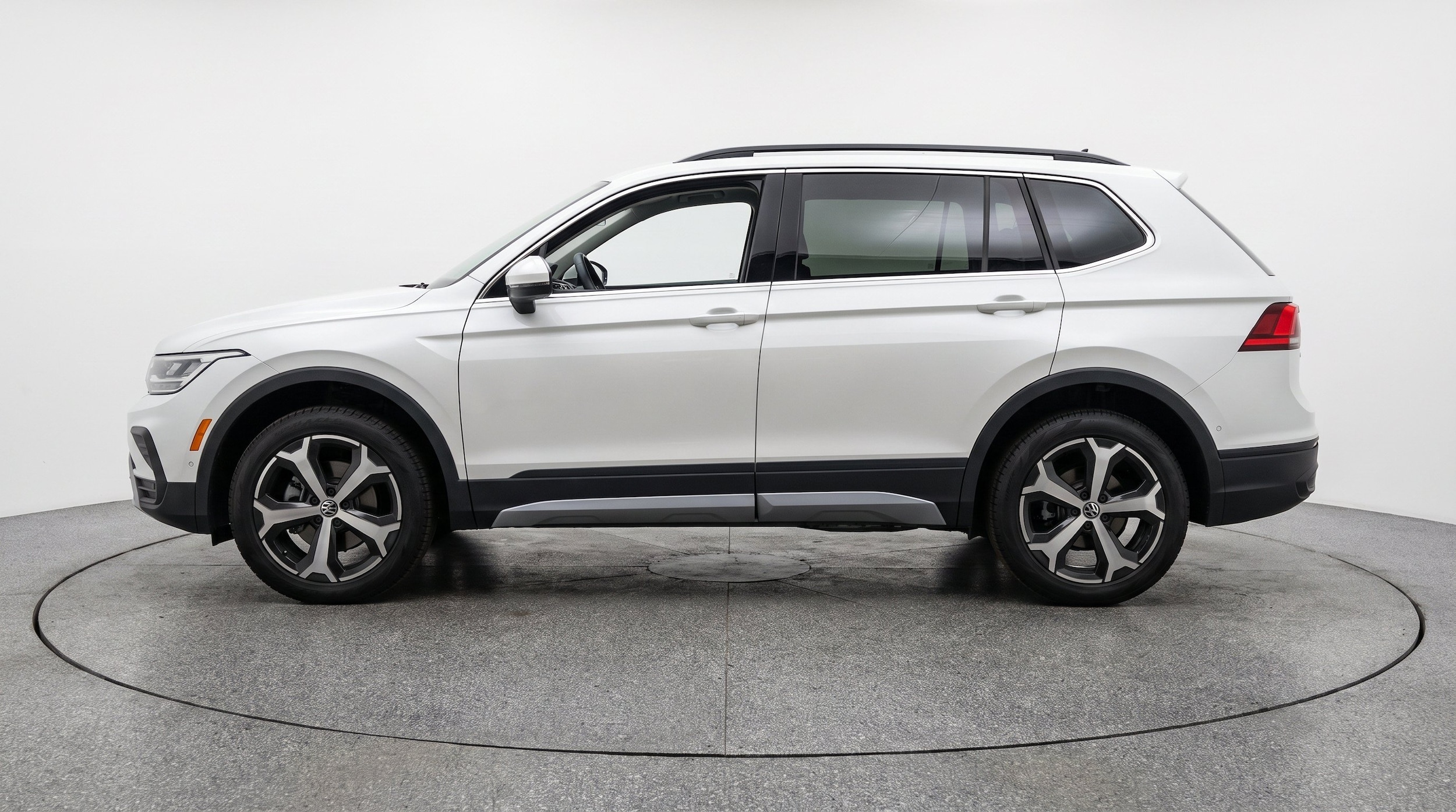 Thumbnail: 2026 Volkswagen Tiguan - 5