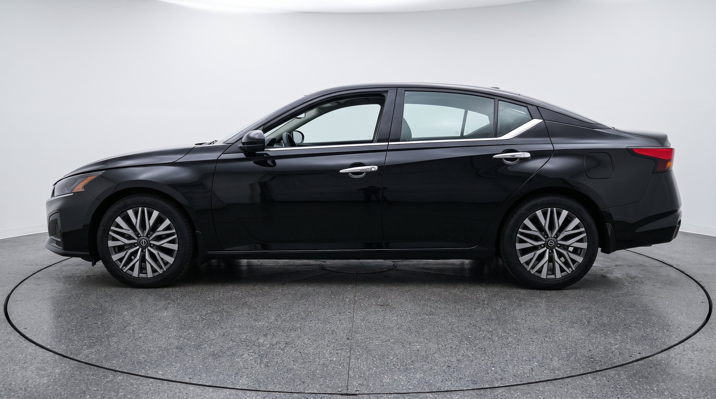 Thumbnail: 2025 Nissan Altima - 5