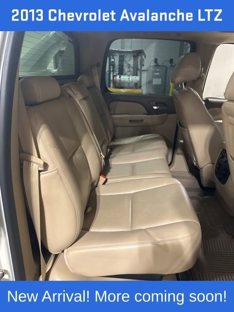 2013 Chevrolet Avalanche LTZ photo 4