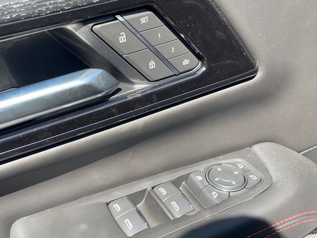 2026 GMC Yukon AT4 Ultimate - Photo 17