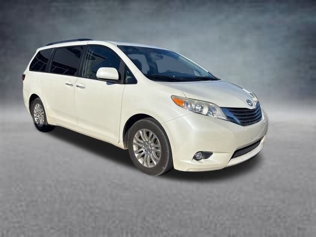 2016 Toyota Sienna L photo 4