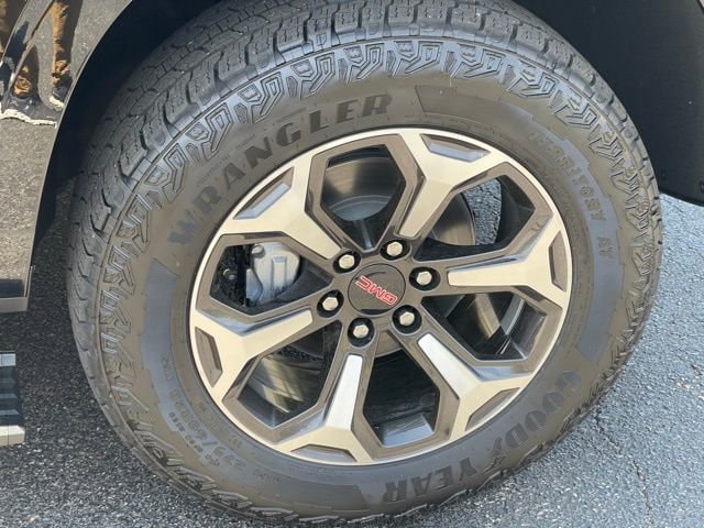 2026 GMC Yukon AT4 Ultimate - Photo 30