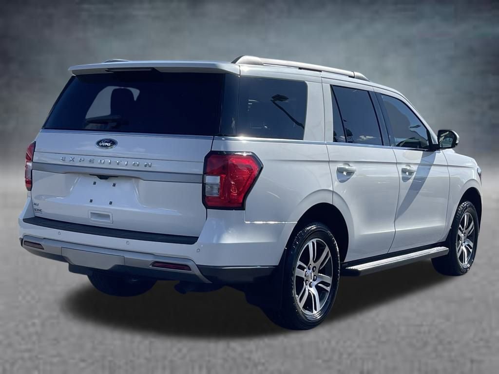 2024 Ford Expedition XLT photo 2
