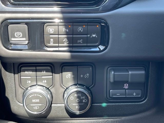 2026 GMC Yukon AT4 Ultimate - Photo 15