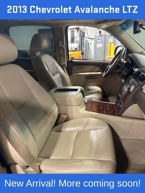 2013 Chevrolet Avalanche LTZ photo 3