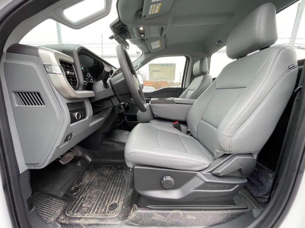 2025 Ford F-550 Super Duty Chassis Cab XL - Photo 14