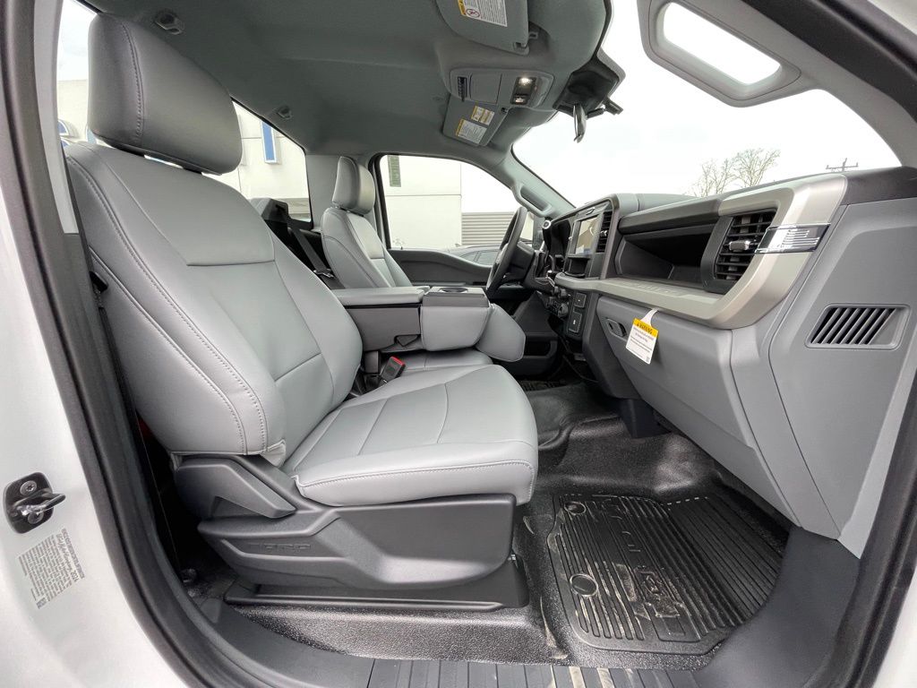 2025 Ford F-550 Super Duty Chassis Cab XL - Photo 18