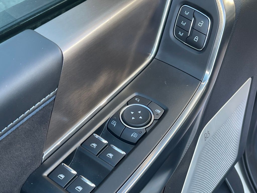 2025 Ford F-150 Platinum - Photo 19