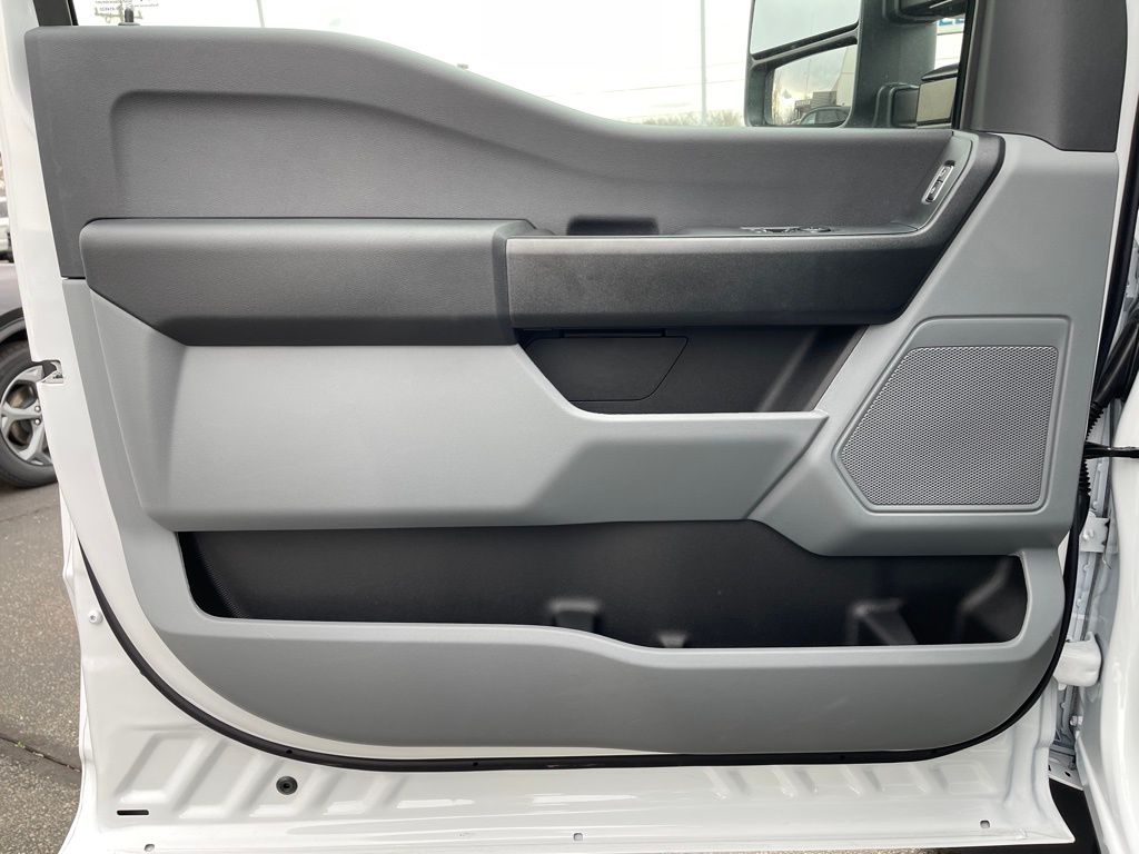 2025 Ford F-550 Super Duty Chassis Cab XL - Photo 12