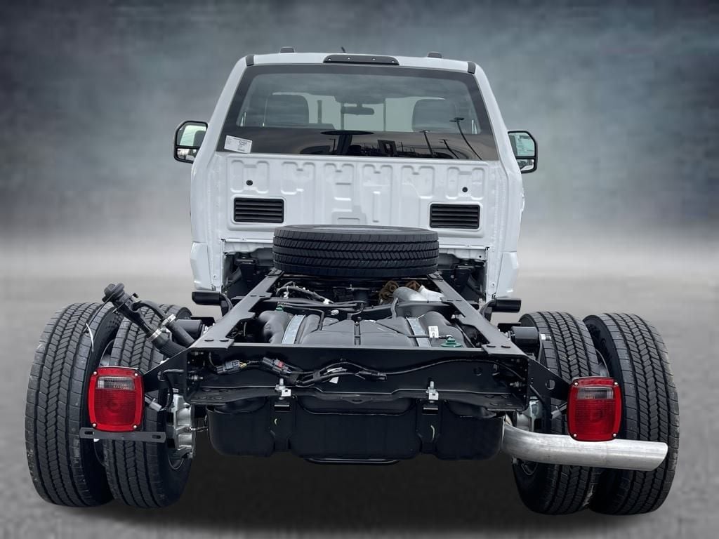 2025 Ford F-550 Super Duty Chassis Cab XL - Photo 17