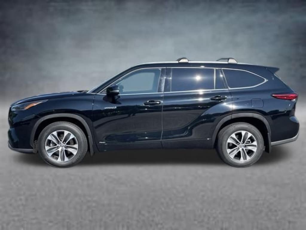 Used 2021 Toyota Highlander Hybrid XLE SUV
