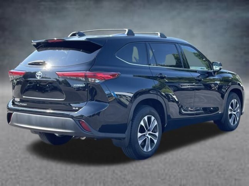 Used 2021 Toyota Highlander Hybrid XLE SUV