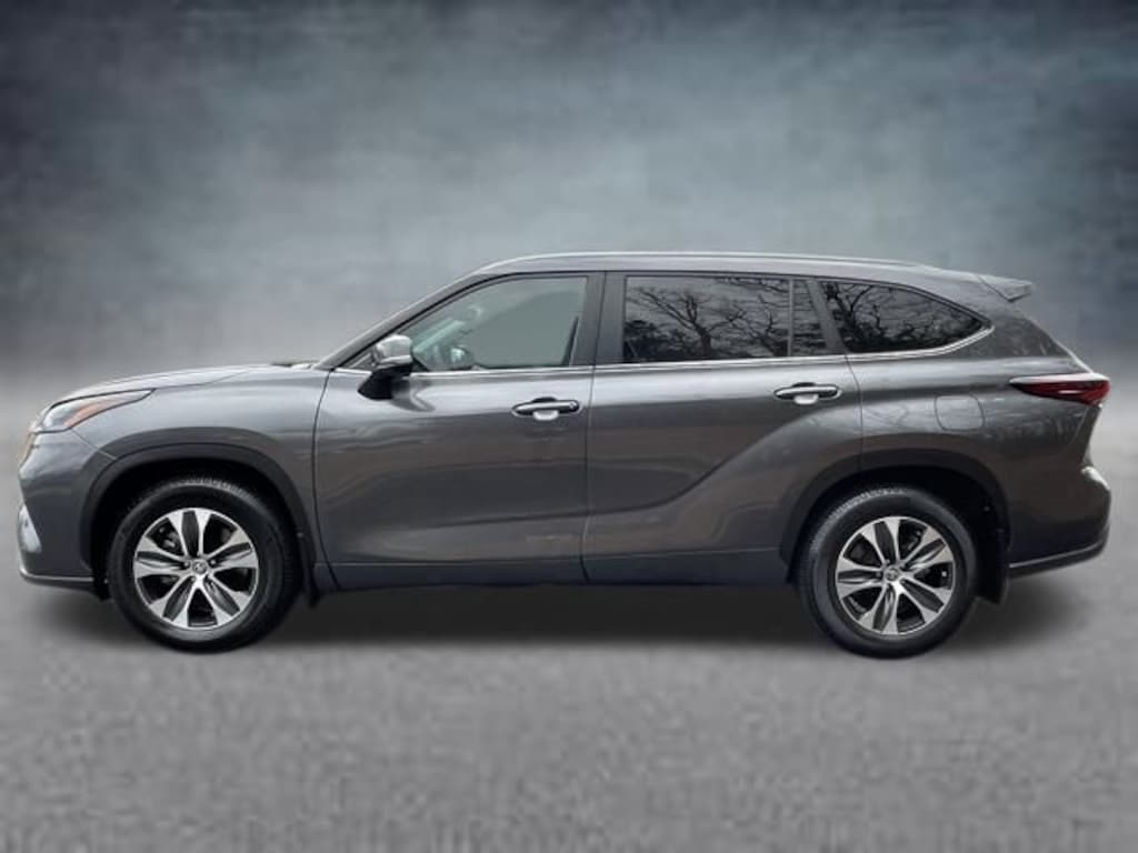 Used 2024 Toyota Highlander LE SUV