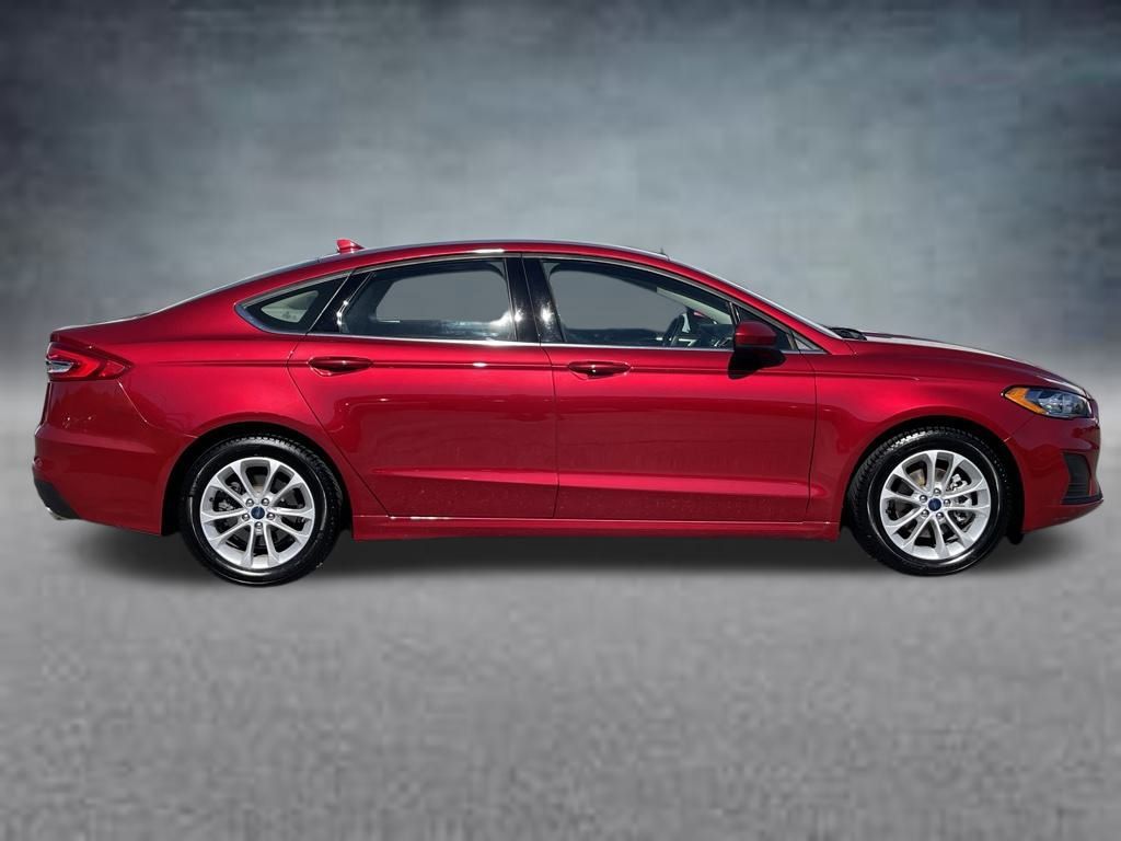 2020 Ford Fusion SE photo 2