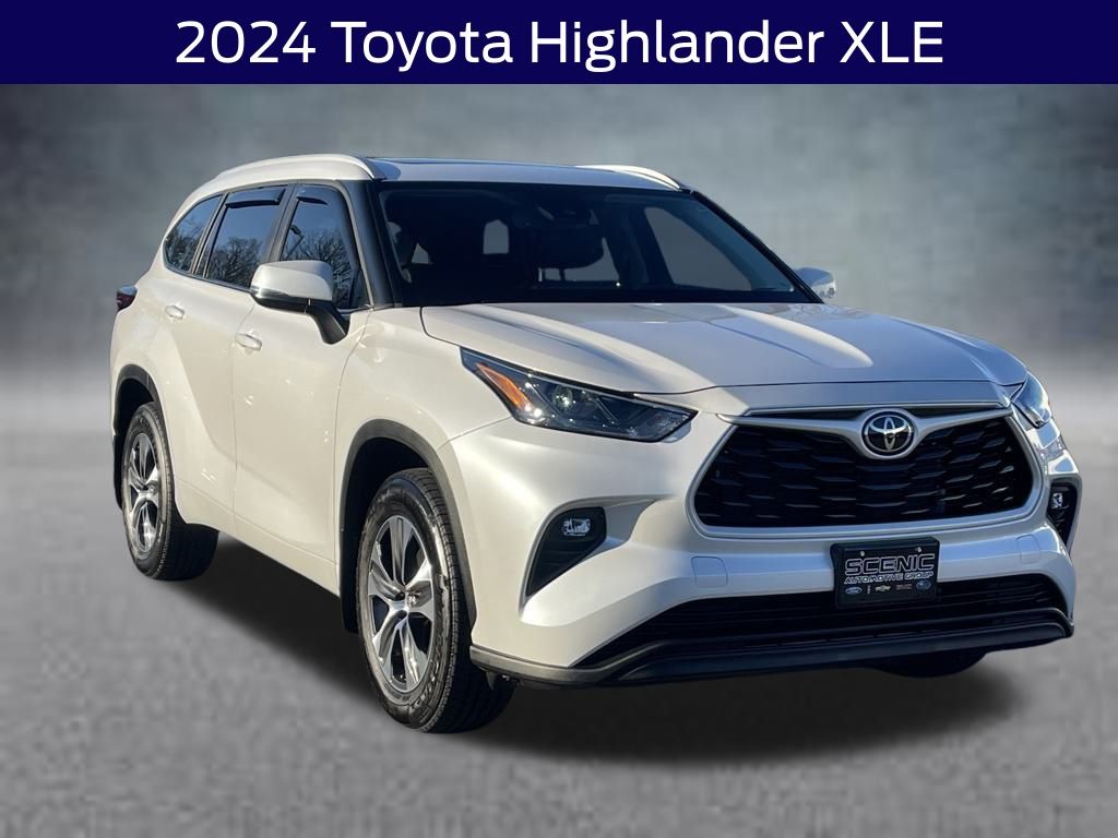 2024 Toyota Highlander XLE's photo