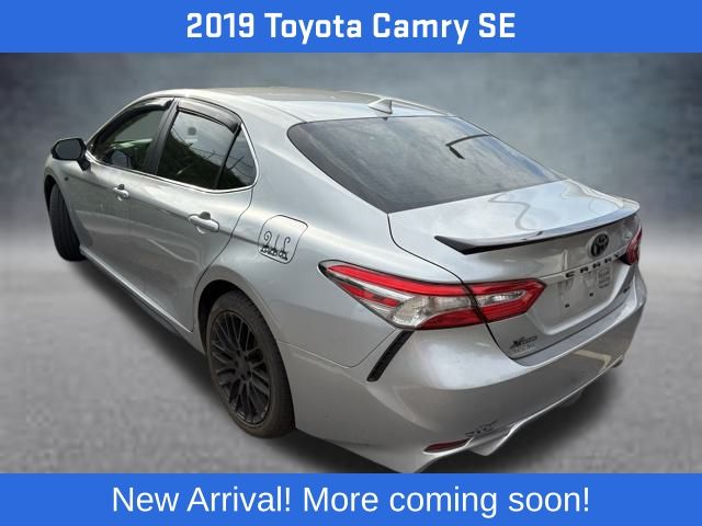 2019 Toyota Camry SE photo 4