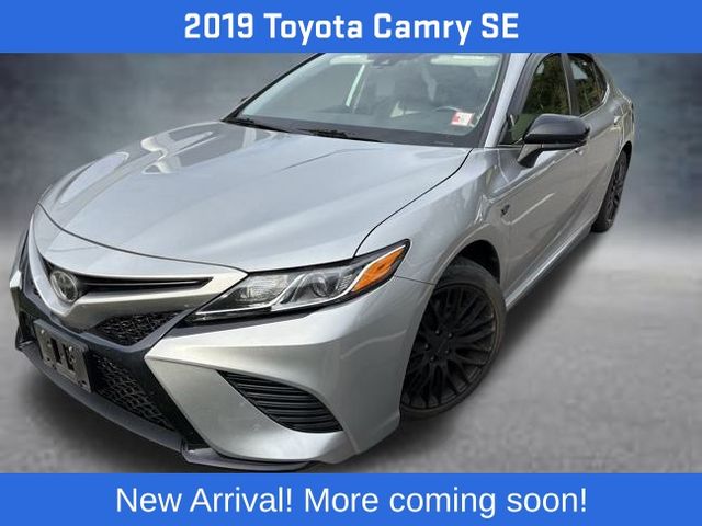 2019 Toyota Camry SE photo 2