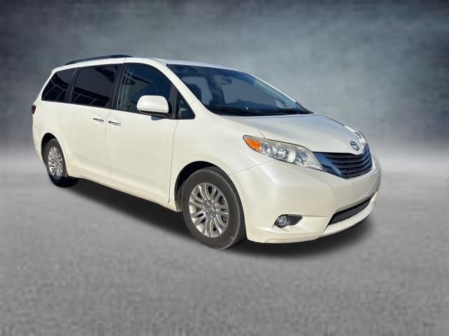 2016 Toyota Sienna L photo 4
