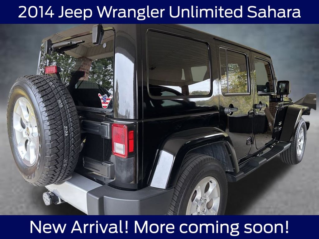 2014 Jeep Wrangler Unlimited Sahara photo 2