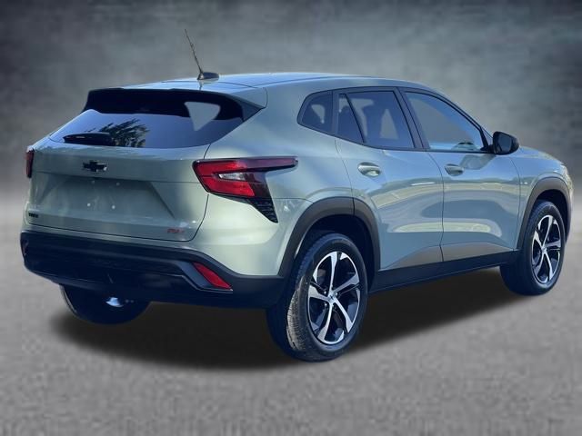 2024 Chevrolet Trax photo 2