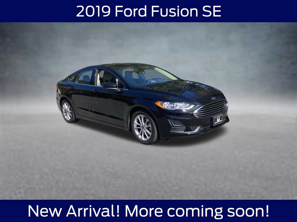 2019 Ford Fusion SE photo 2