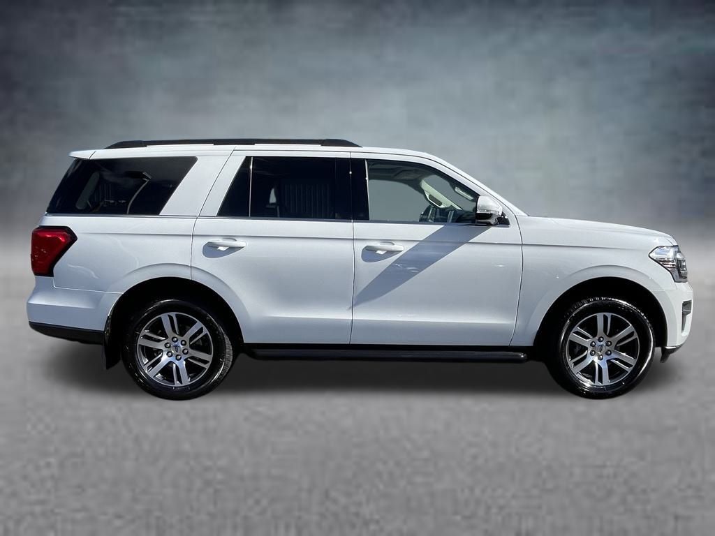 2024 Ford Expedition XLT photo 3