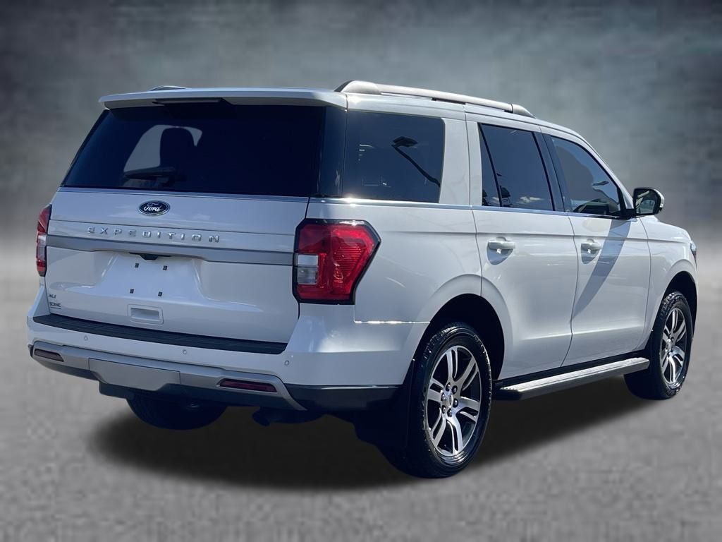 2024 Ford Expedition XLT photo 2