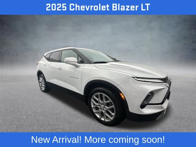 2025 Chevrolet Blazer 3LT photo 2