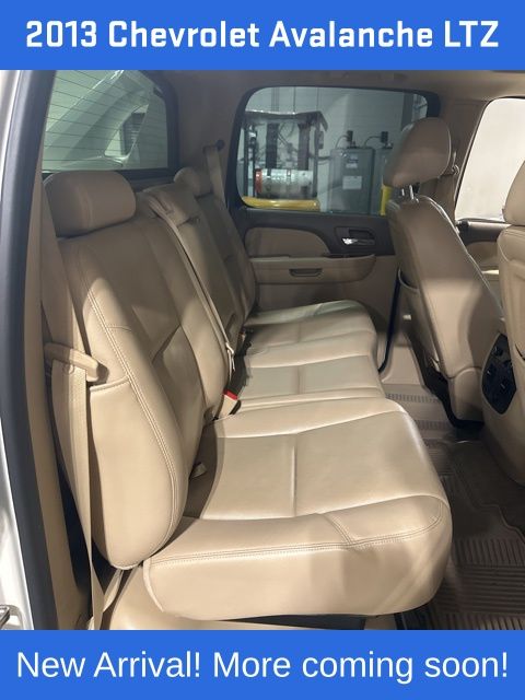 2013 Chevrolet Avalanche LTZ photo 4