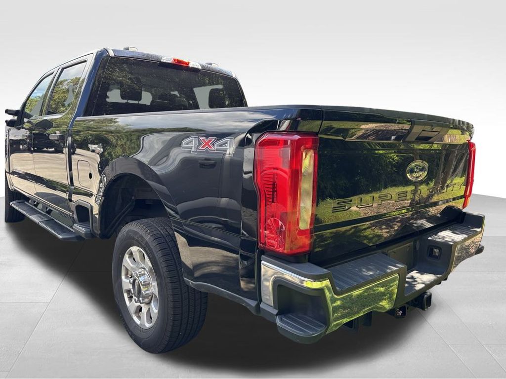 2024 Ford F-250 XLT photo 3