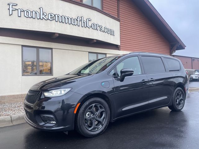 2021 Chrysler Pacifica Hybrid Limited's photo
