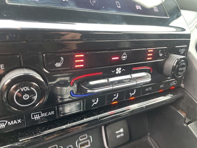 2024 Jeep Grand Cherokee Altitude photo 3
