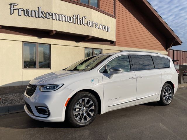 2024 Chrysler Pacifica PHEV Pinnacle's photo
