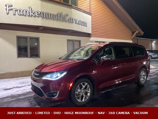 2020 Chrysler Pacifica Limited's photo