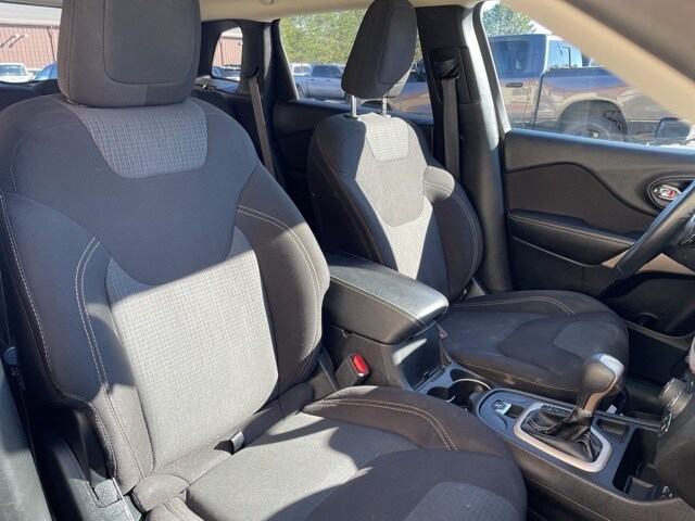 2017 Jeep Cherokee Latitude photo 2