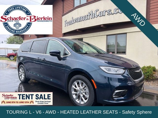 2023 Chrysler Pacifica Touring L AWD's photo