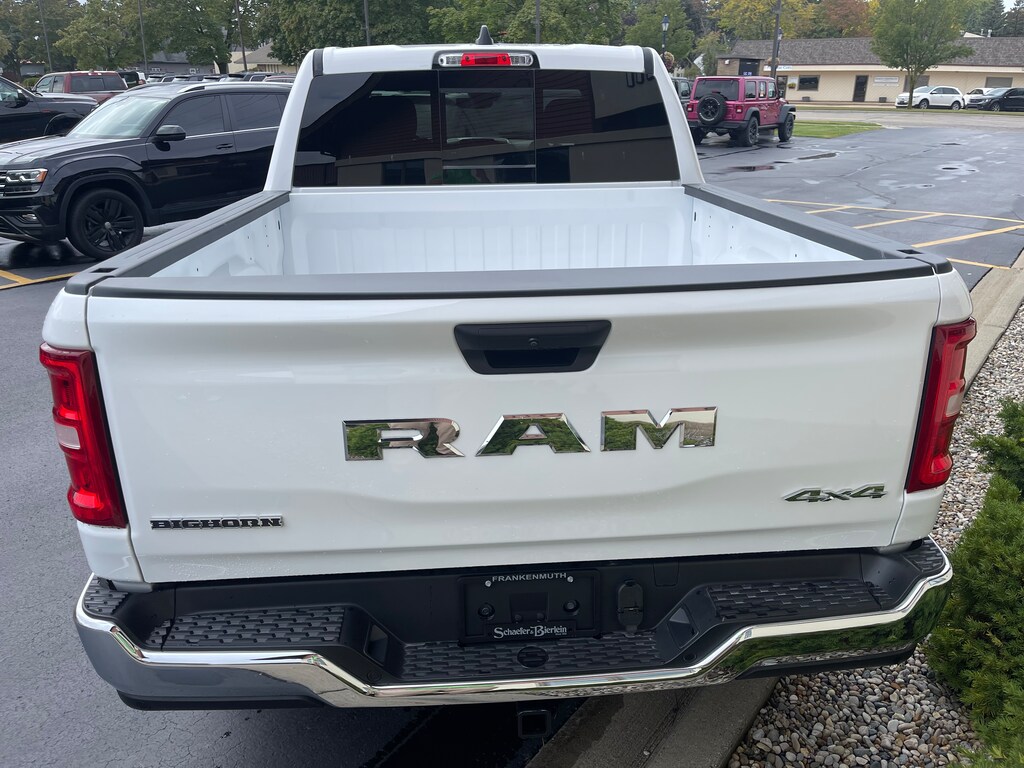 New 2025 Ram 1500 BIG HORN CREW CAB 4X4 5'7 BOX Pickup