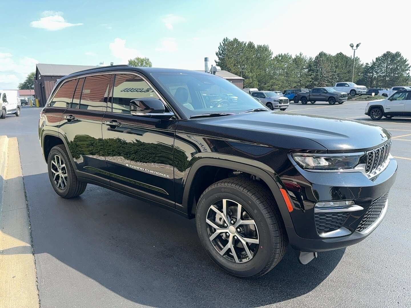 2025 Jeep Grand Cherokee Limited Sport photo 4