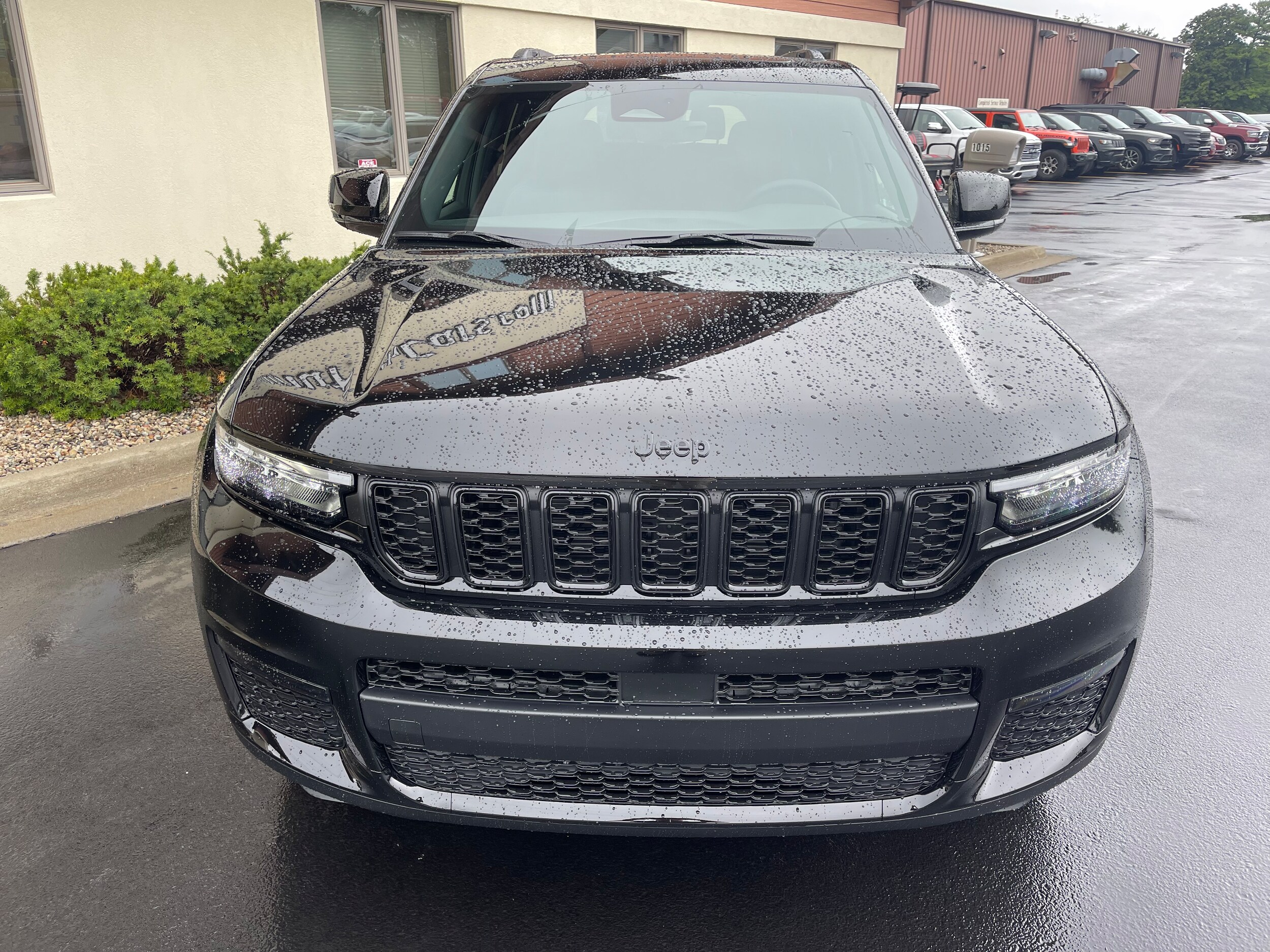 2025 Jeep Grand Cherokee Limited photo 2