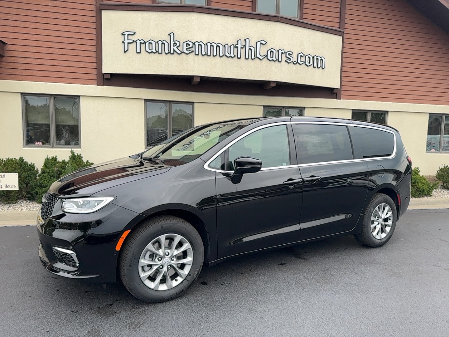 2026 Chrysler Pacifica Passenger Van 