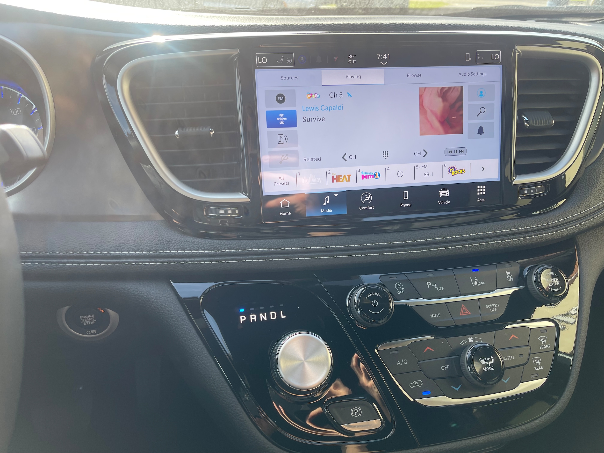 2026 Chrysler Pacifica Select - Photo 13